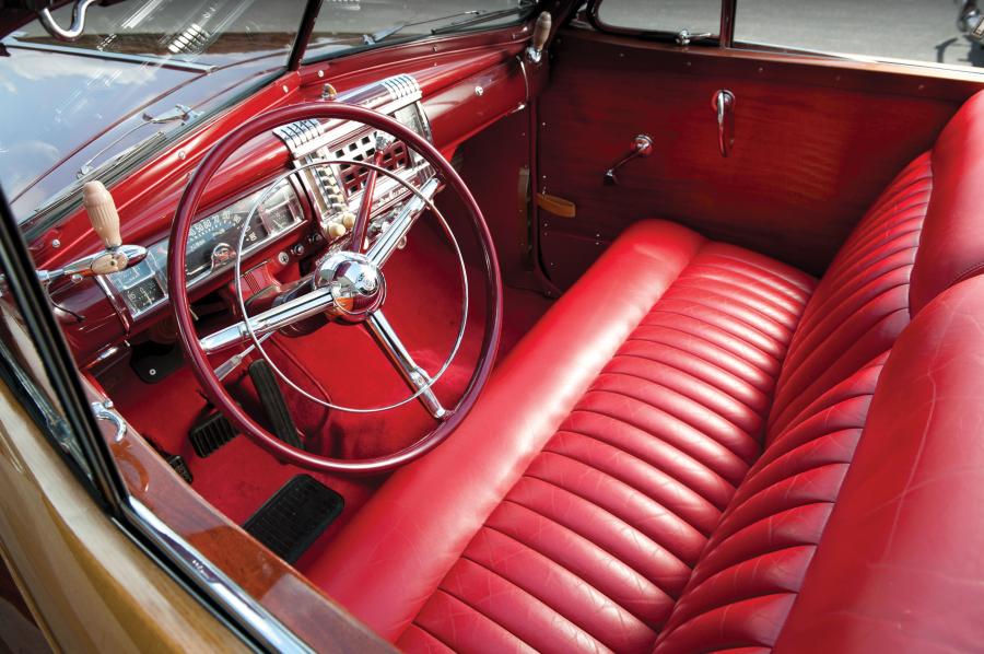 Интерьер Chrysler Town & Country Convertible 1946 года  (фото 21 из 27)